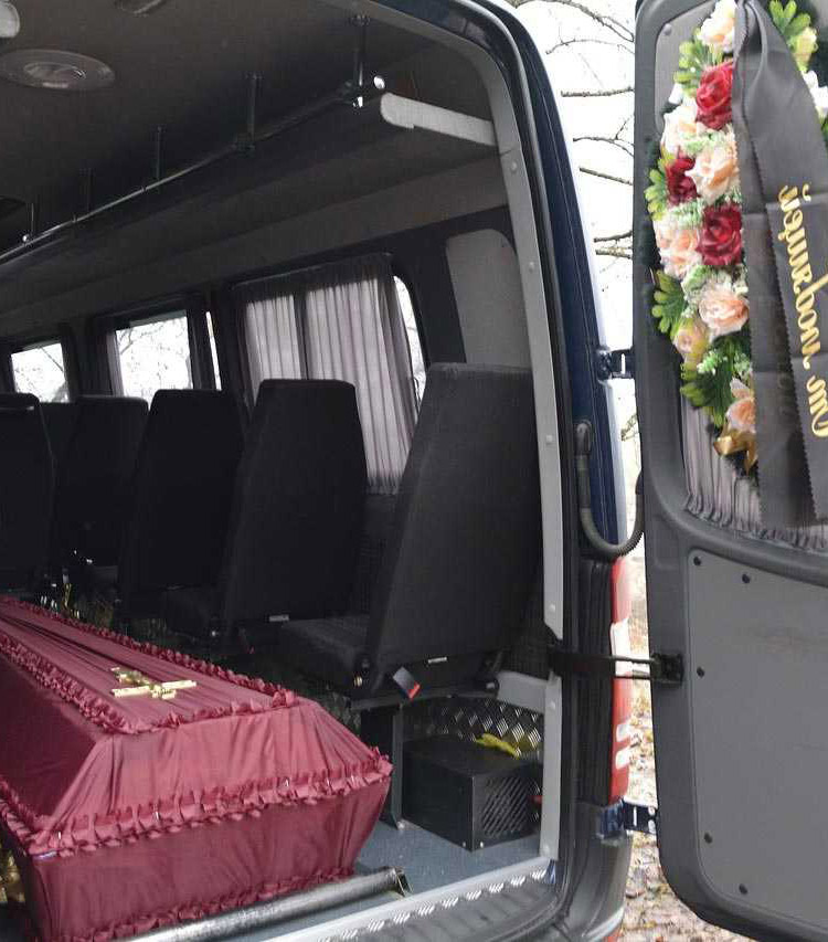 Профессиональный катафалк для траурных церемоний