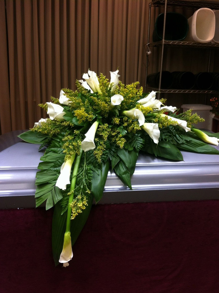 Цветочные композиции для похорон  услуги траурной флористики